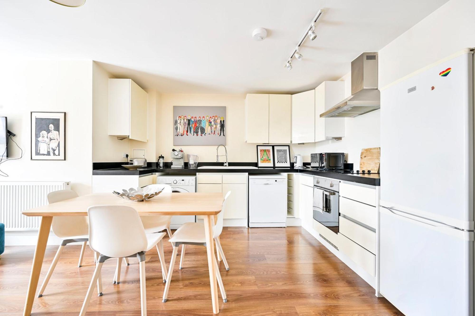 2 Bed Flat Next Old Street Tube Appartamento